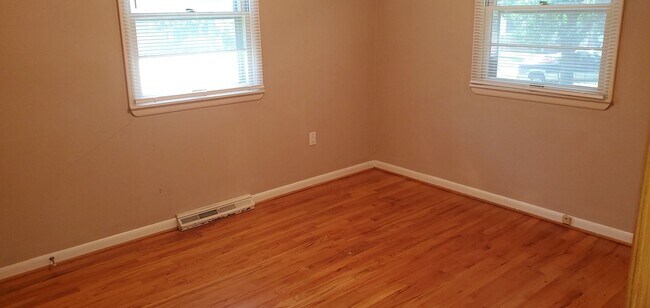 Building Photo - 1607 Highridge Dr