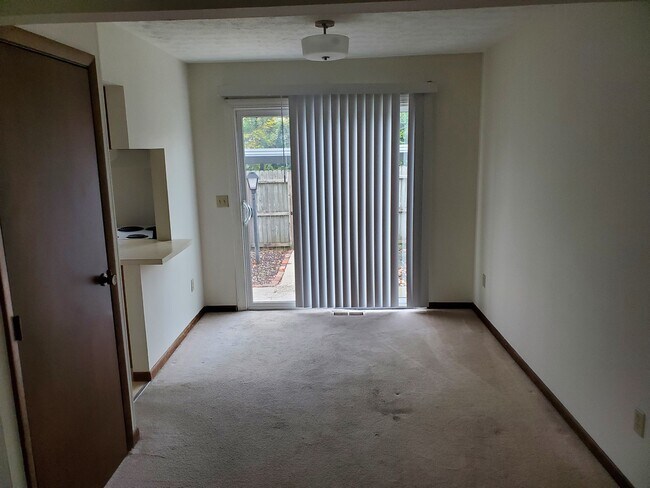 Building Photo - 2790 Mt Holyoke Rd