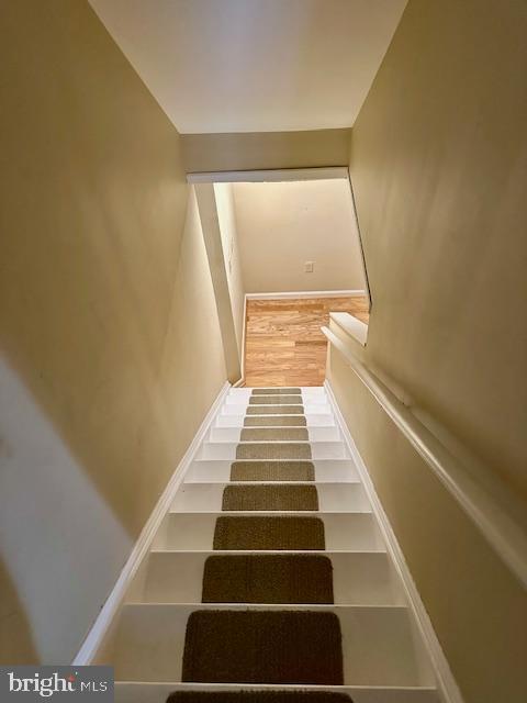 Building Photo - 165 Lexington Ct