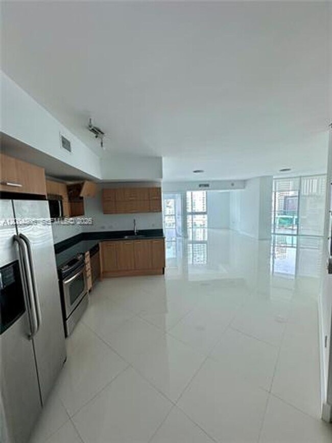Building Photo - 350 S Miami Ave