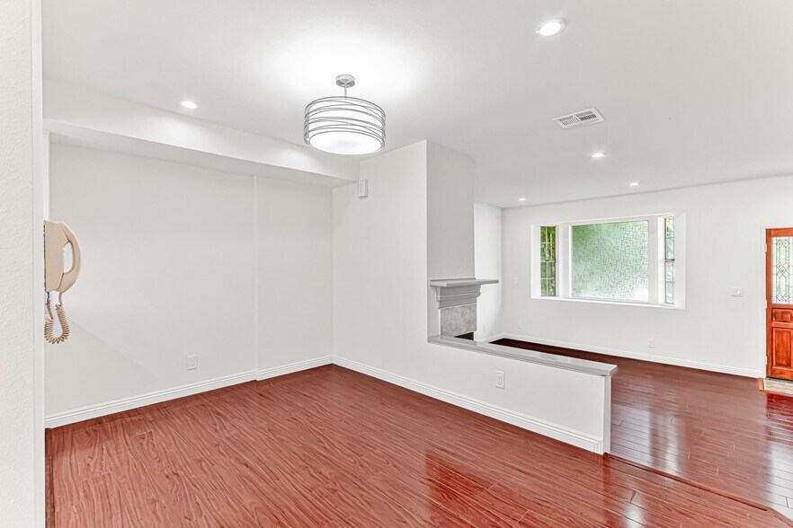 Building Photo - 402 California St