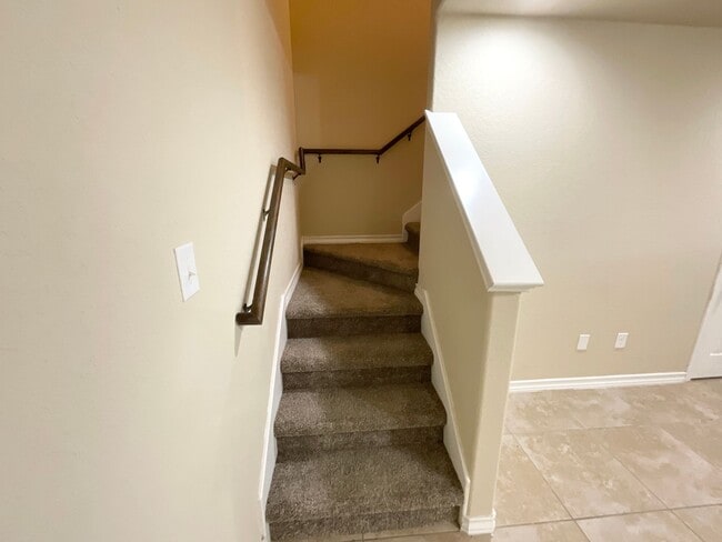 Building Photo - Luxury townhome by Retama Park!