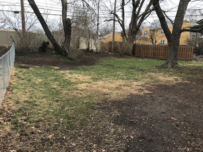 Building Photo - Ward Parkway Duplex Home with 2 Car Garage