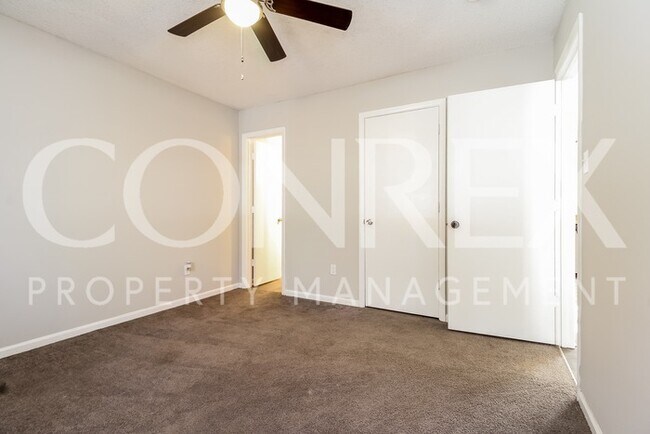 Building Photo - Gorgeous 3 Bedroom