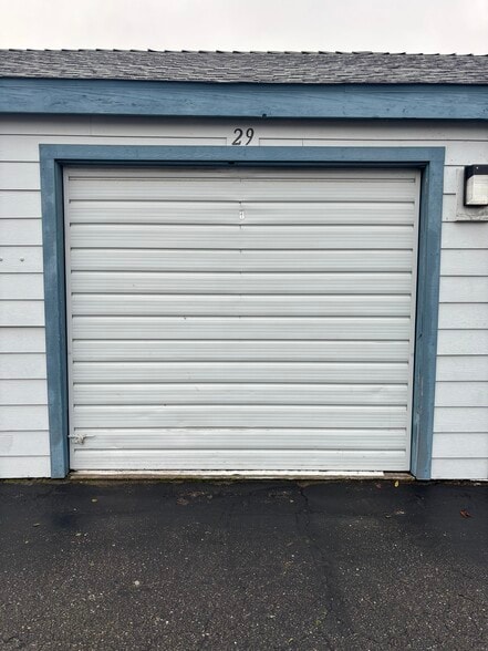 Single car garage - 445 Almond Dr. #29