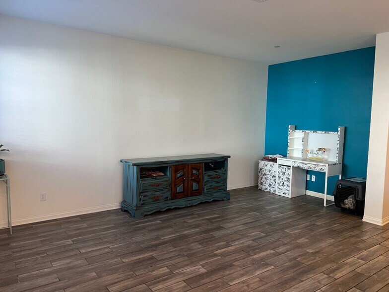 Building Photo - 1707 Frangipani Ave