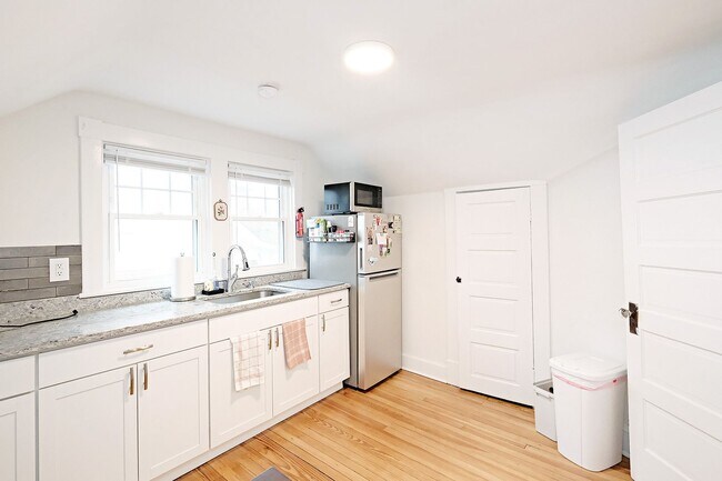 Building Photo - Nicely Updated Fry's Spring Apartment With Utilities Included