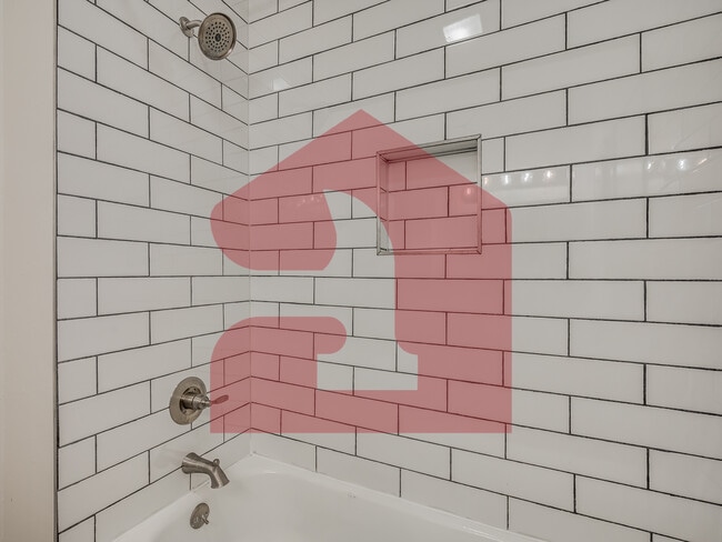 Building Photo - 2708 Silvertree Dr