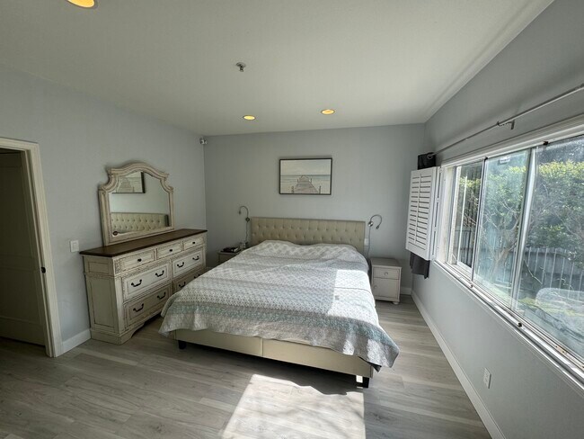 Building Photo - 3645 Cardiff Ave