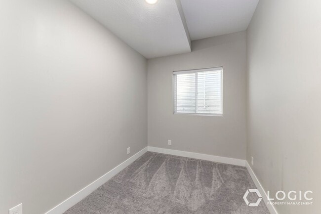 Building Photo - 935 W 200 N