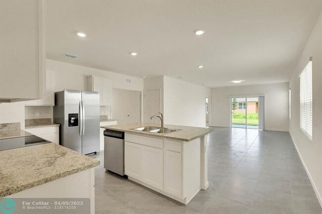 Building Photo - 12259 Rimini Wy