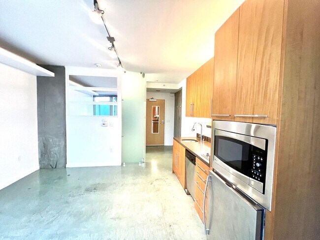 Building Photo - Stylish Bright Studio at The Cubix!