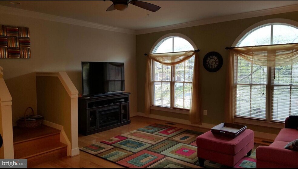 Building Photo - 5603 44th Ave