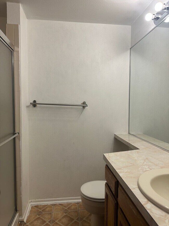 Building Photo - Townhome in Aurora nearby I-225