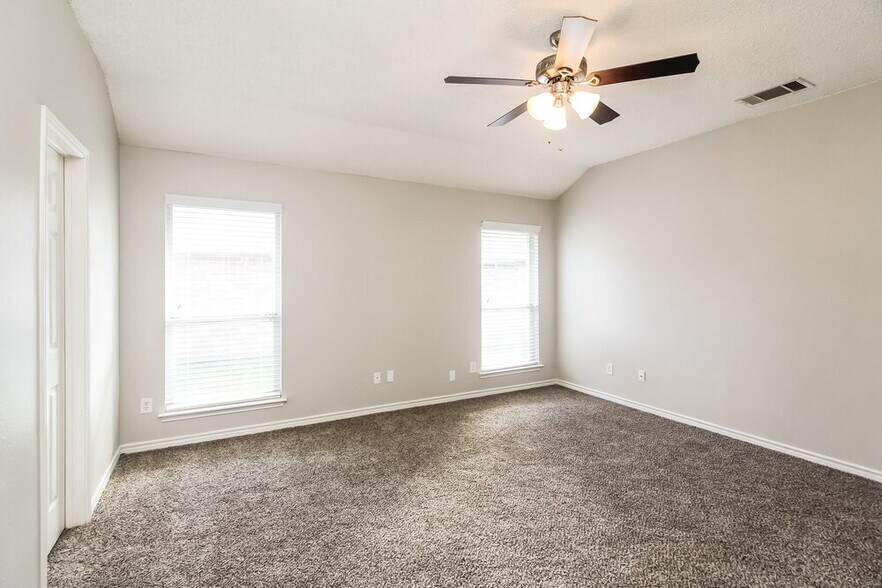 Building Photo - 1528 Warwick Dr