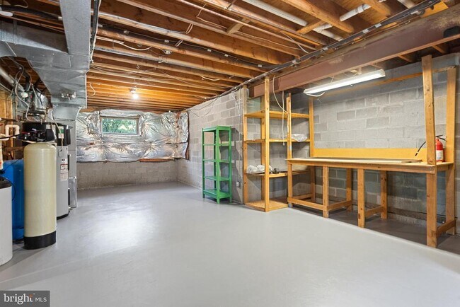 Building Photo - 445 Springvale Rd
