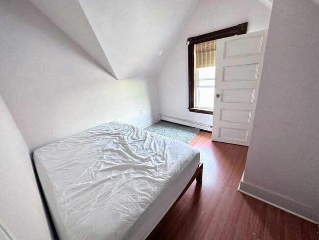 Building Photo - 69 Antwerp St