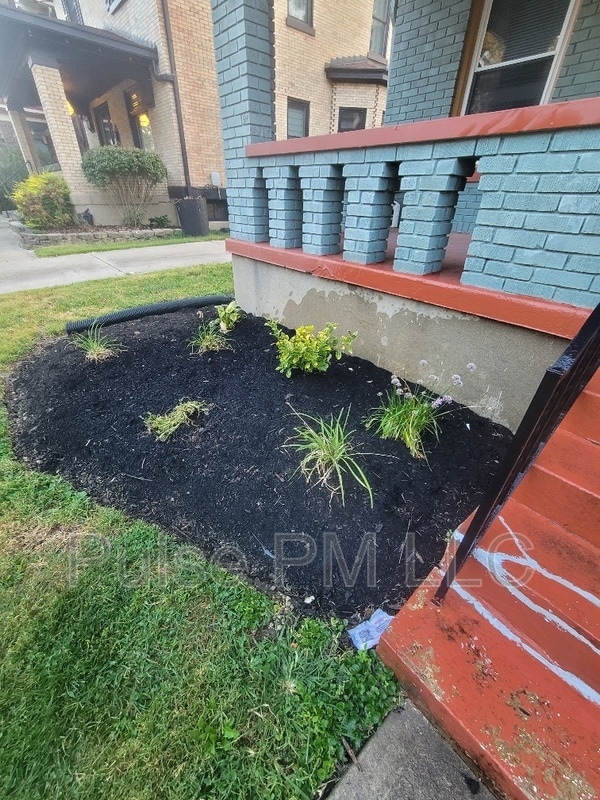 Building Photo - 2222 Oakland Ave