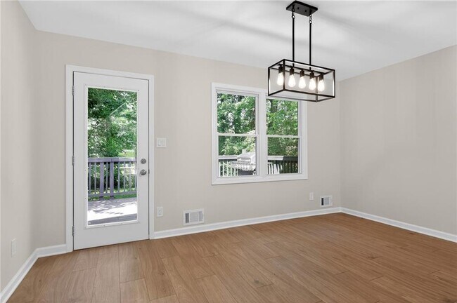 Building Photo - 1480 Edinburgh Dr