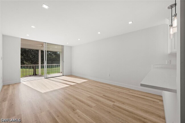 Building Photo - 200 Turtle Lake Ct