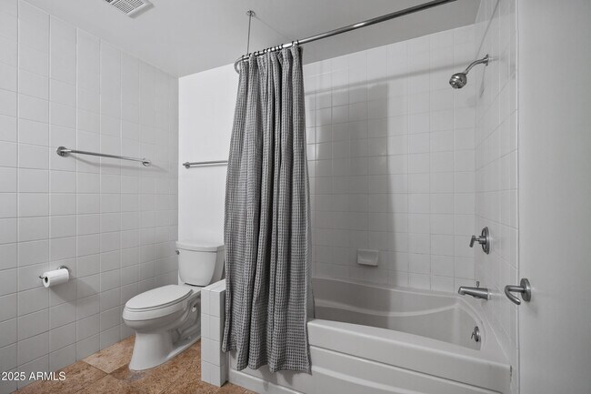 Building Photo - 7137 E Rancho Vista Dr