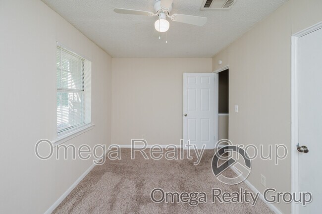 Building Photo - 600 S Broadway Ave