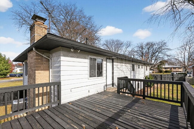 Building Photo - 4835 Almont Dr