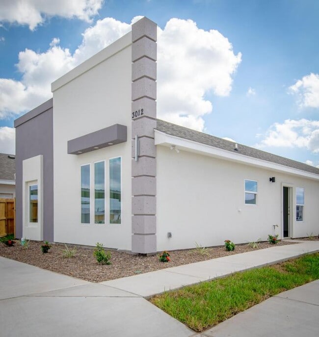 Building Photo - 3012 West Dr
