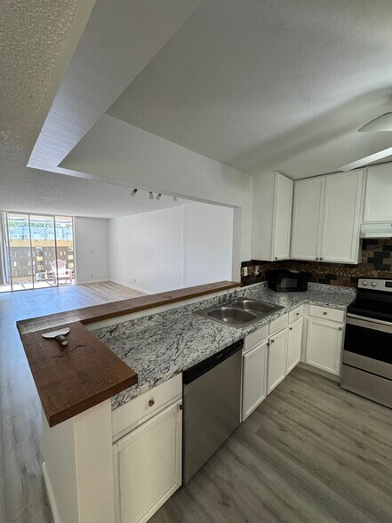 Building Photo - 403 NW 68th Ave