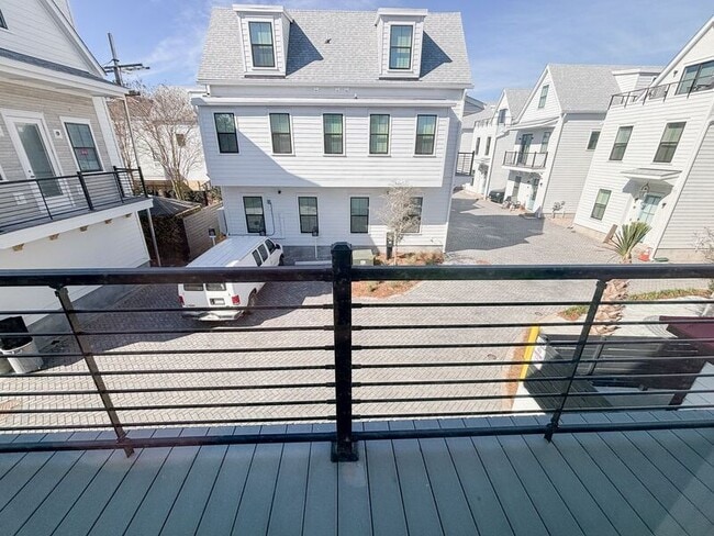 Building Photo - 16 Nats Ct