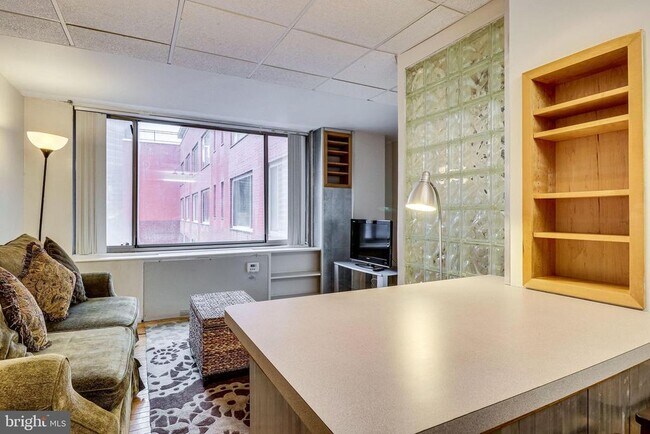 Building Photo - 1111 Arlington Blvd