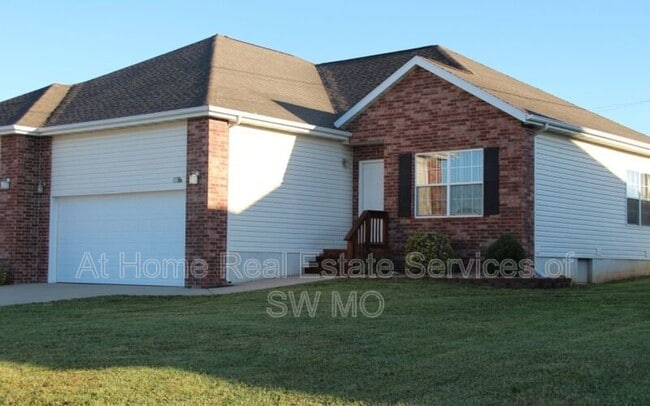 Primary Photo - 305 Excalibur Ct