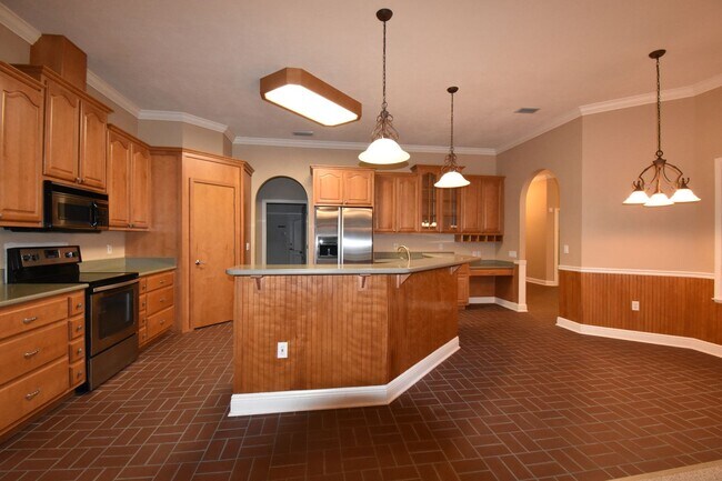 Building Photo - 2414 SW 98 Dr