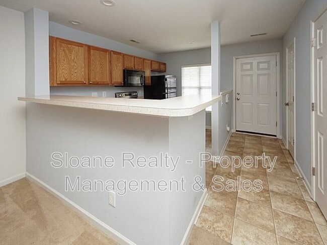 Building Photo - 572 Truman Dr