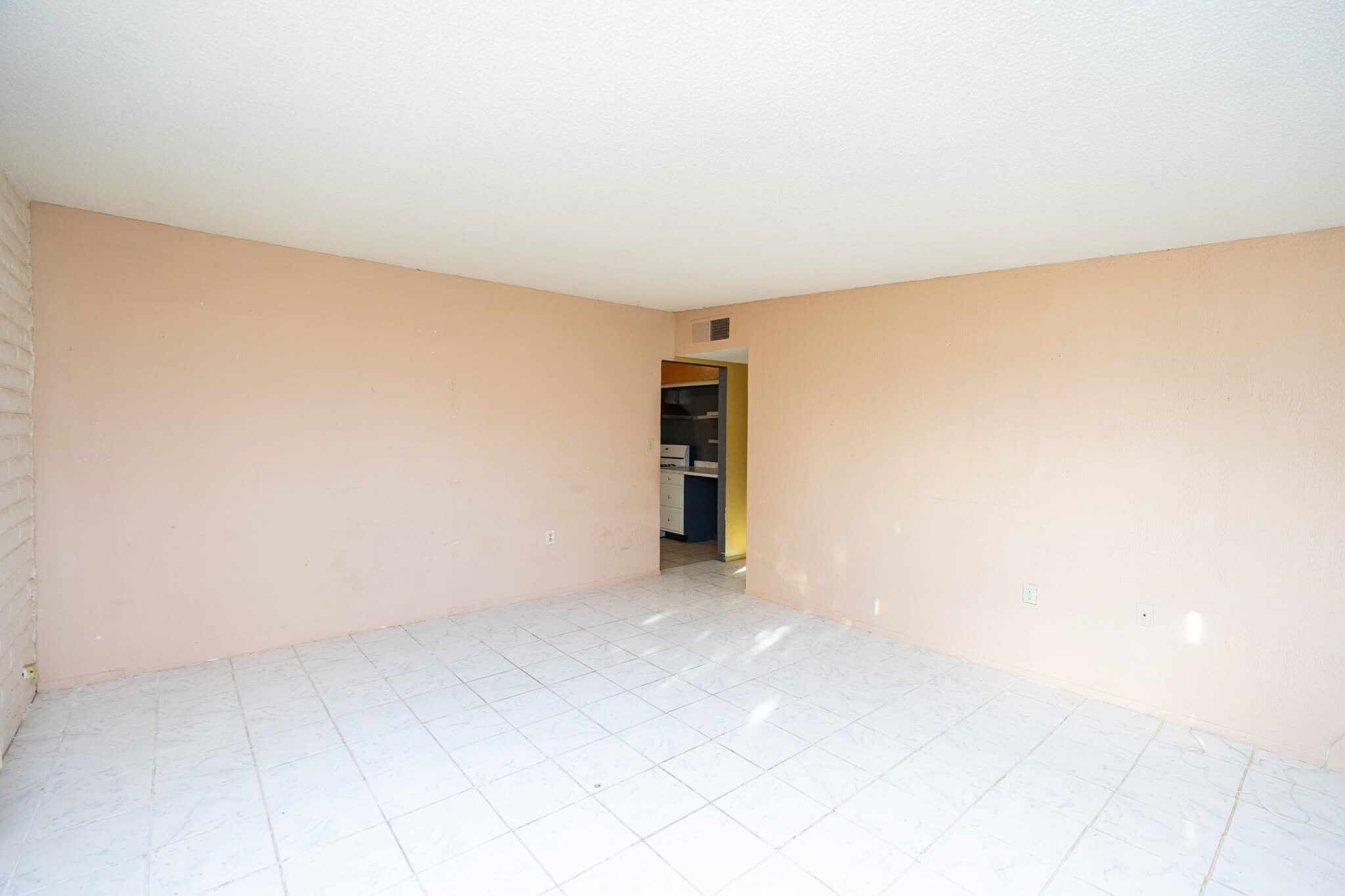 Building Photo - 702 N Skyline Dr