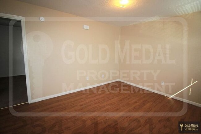 Building Photo - 926 JR Ct – Your Cozy Cove Retreat!