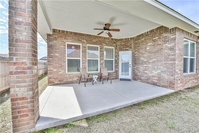 Building Photo - Stunning 4 Bed, 3 (Full) Bath in Norman