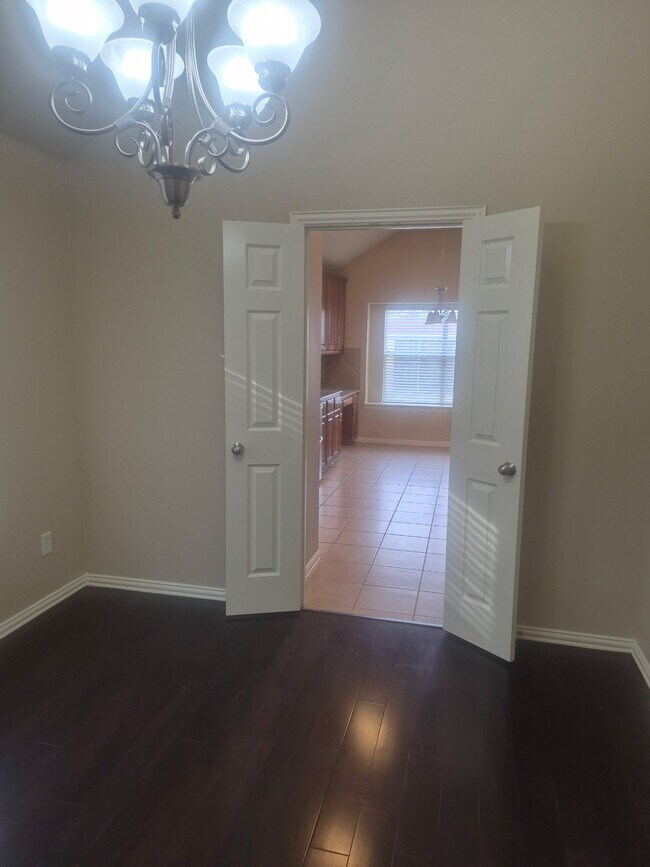 Building Photo - 709 Shady Meadow Ln