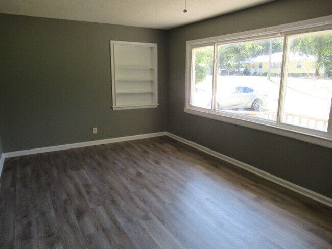Building Photo - 36 Armstrong Dr