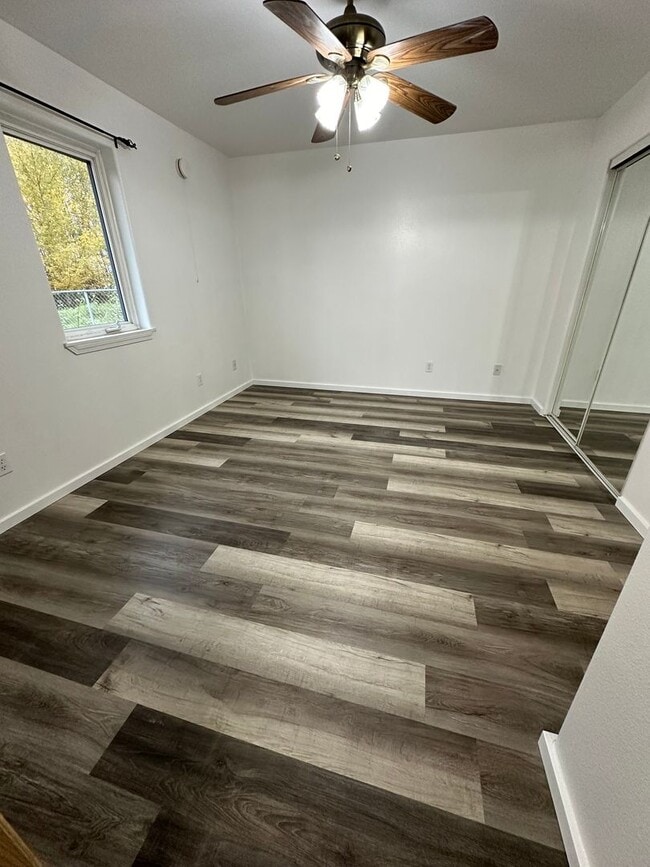 Building Photo - 2 bd, 2 bath, 2 car garage home in North Pole!