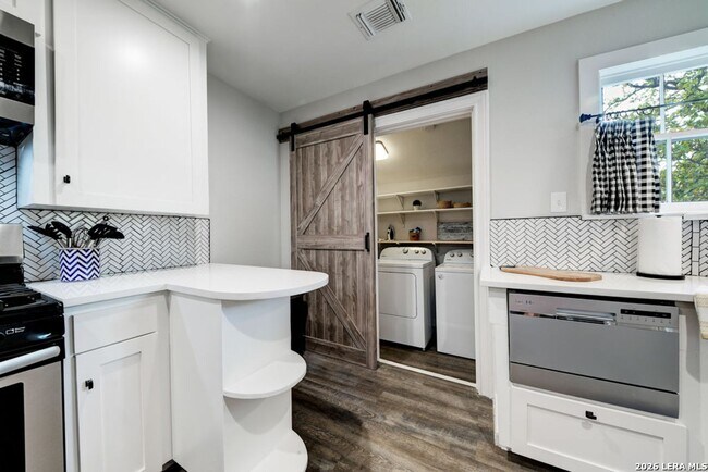 Building Photo - 406 McKinley Ave