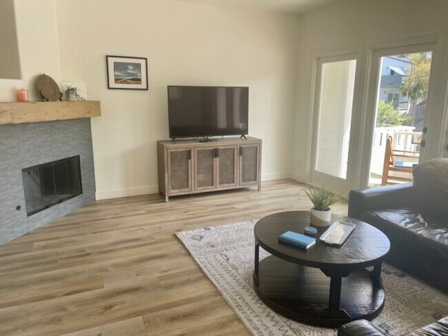 Building Photo - 162 Avenida Florencia