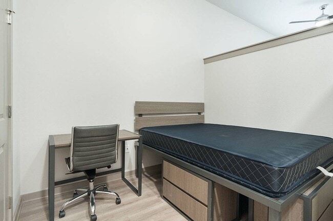 Stellar Plus 1x1 Bedroom - Northside Apartments