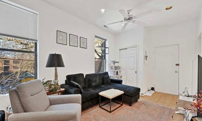 Building Photo - 2544 N Burling St
