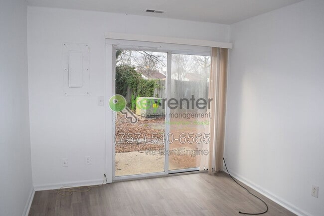Building Photo - 579 Peregrine St