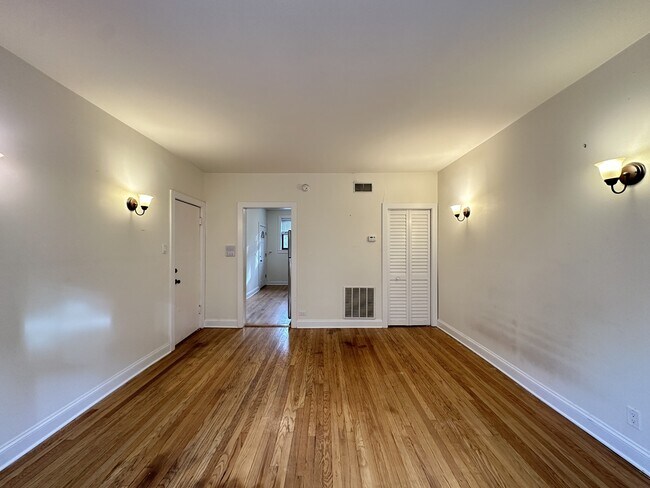 Building Photo - 4039.5 N Ashland Ave