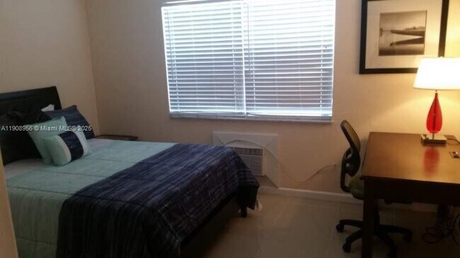 Building Photo - 1719 Lincoln St