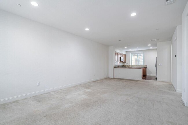 Building Photo - 6704 S Mariposa Ln