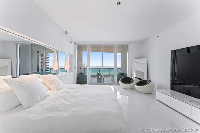 Building Photo - 5959 Collins Ave