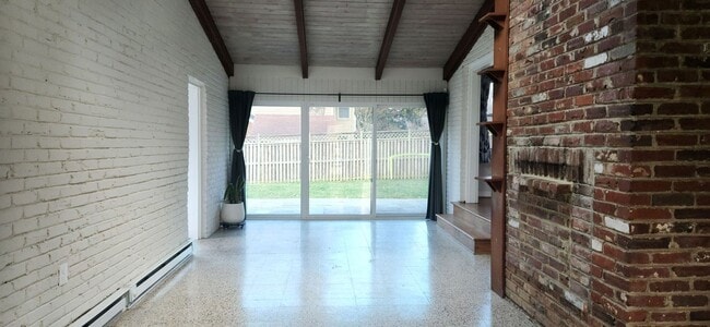 Building Photo - Beautiful Ft Hunt Area Home